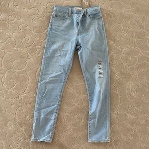 Levi’s size 26 wedgie skinny jeans